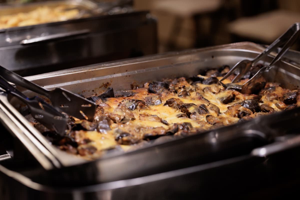 Meat service at wedding reception buffet — Ktima Filokalis Athens